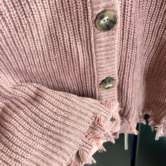 Distressed pink plus size cardigan - Picture 4 of 6